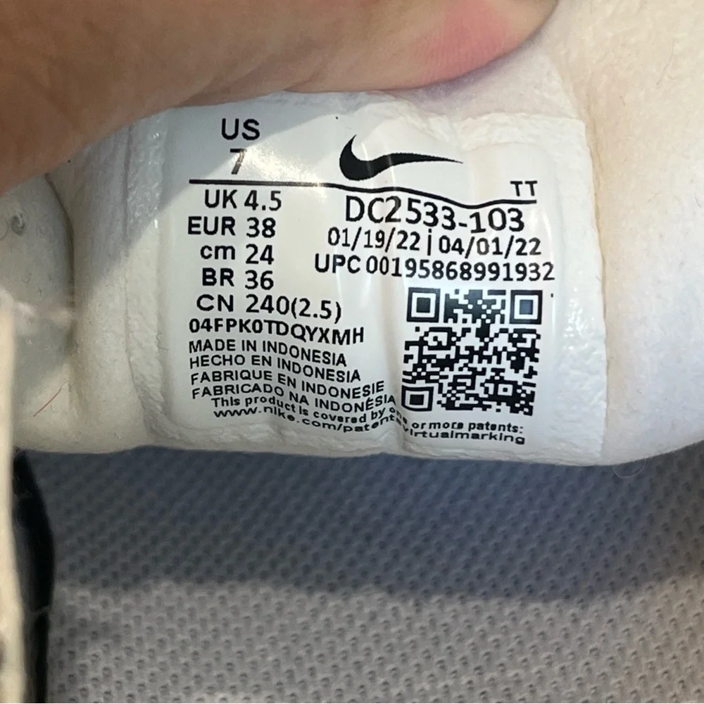Nike Women’s‎ Size 7 Waffle One Athletic Sneakers DC2533-103 White Mesh Lace Up